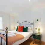 Apartment In The Heart Of The City Centre, Live Like A Local