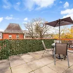 Apartment In The Heart Of The City Centre, Live Like A Local