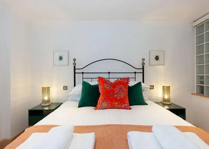 Apartment In The Heart Of The City Centre, Live Like A Local